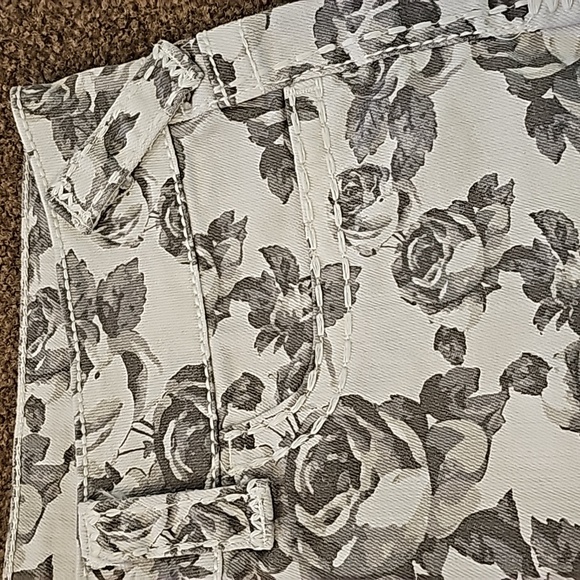 Maurices Flowered Jeans - Picture 10 of 11